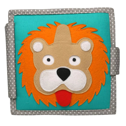 Jolly Designs Dösender Löwe – 6 Seiten Mini Quiet Book