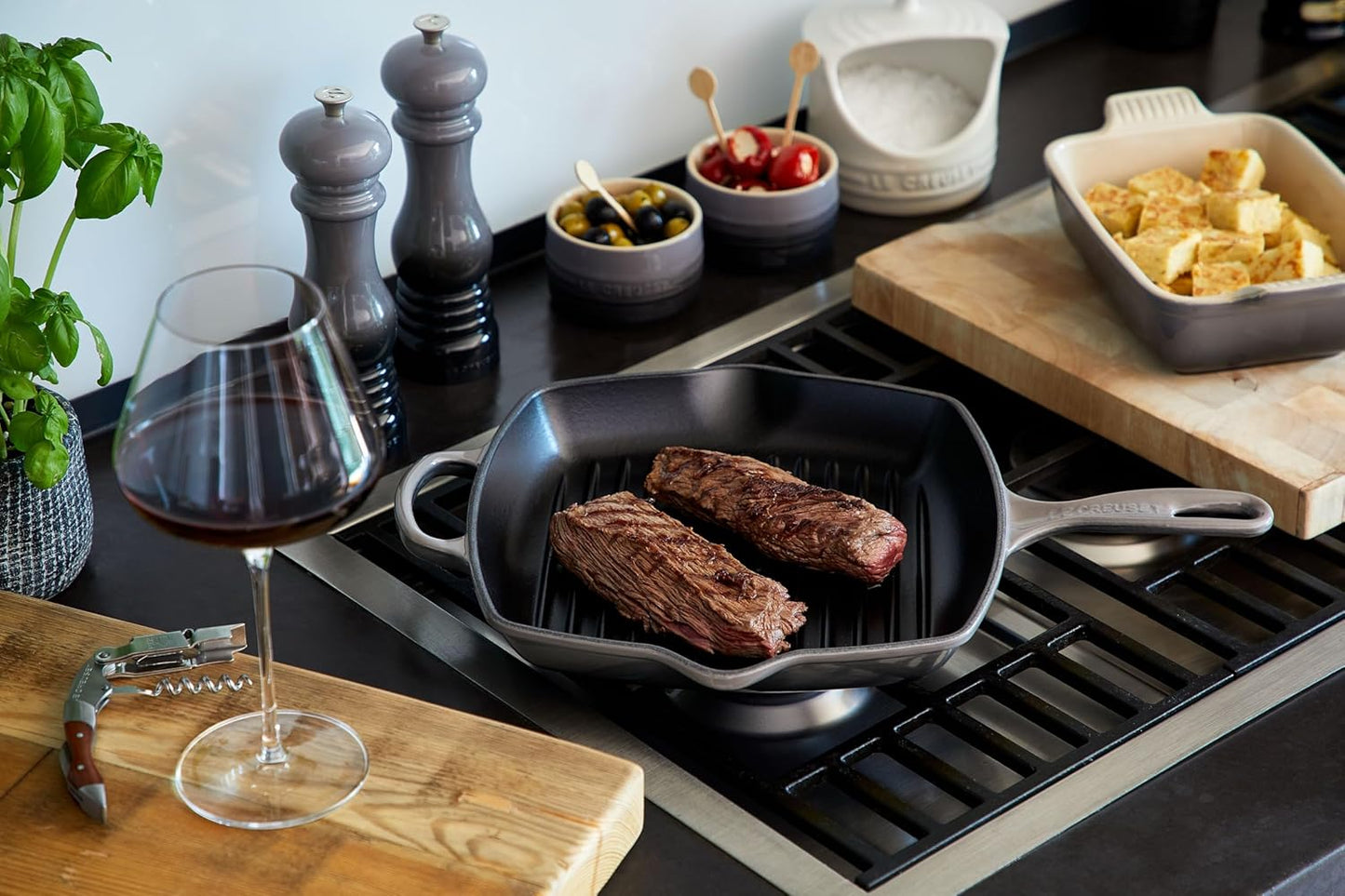 Le Creuset Gusseisen-Grillpfanne quadratisch 26 cm Ofenrot – Induktion, Made in France