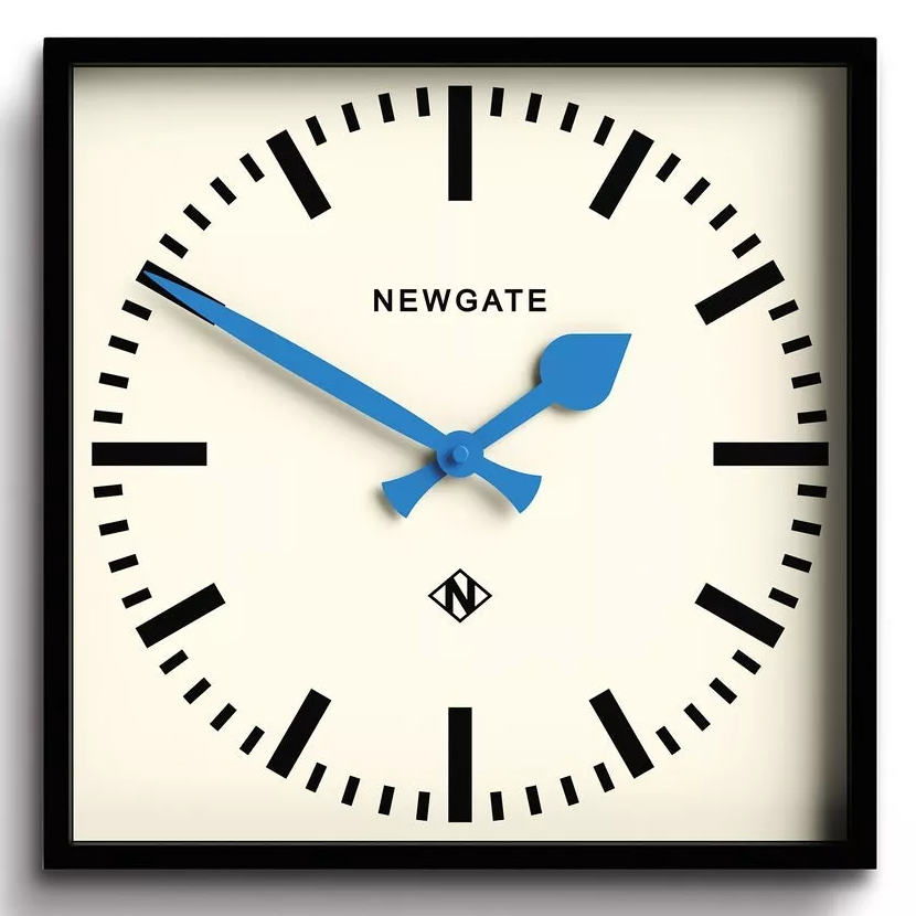 Newgate Wanduhr Square mit blauen Zeigern