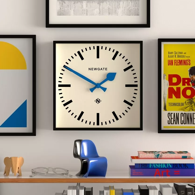Newgate Wanduhr Square mit blauen Zeigern