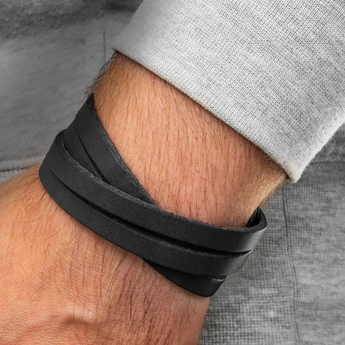 Simaru Nieten Lederarmband schwarz