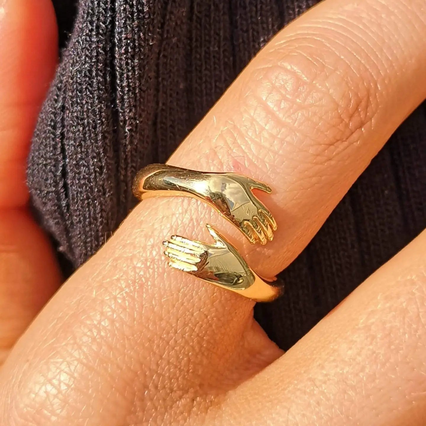 Lily Charmed - Umarmungsring aus 18 Karat vergoldetem 925er Sterlingsilber