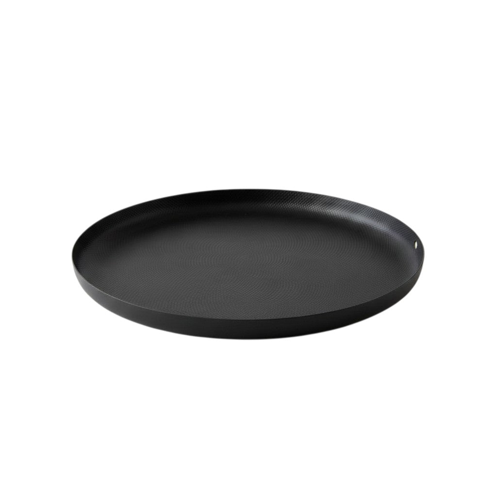 Schwarzes, rundes whb-superb Alessi Design-Tablett aus Stahl mit feiner Reliefstruktur und minimalistischem Stil