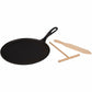 whb-superb Le Creuset Gusseisen-Crêpespfanne in Schwarz mit Holzschieber und Teigverteiler für perfekte Crêpes.