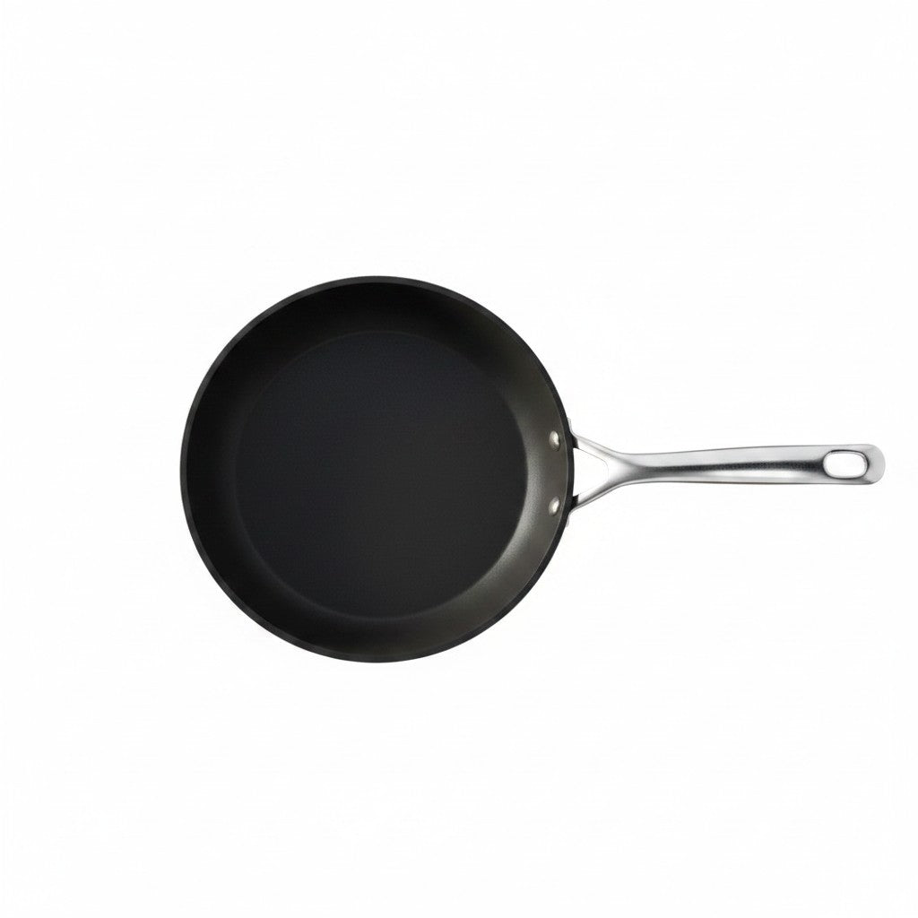 whb-superb LE CREUSET Aluminium-Antihaftpfanne 28 cm in Anthrazit mit silbernem Stiel in der Draufsicht