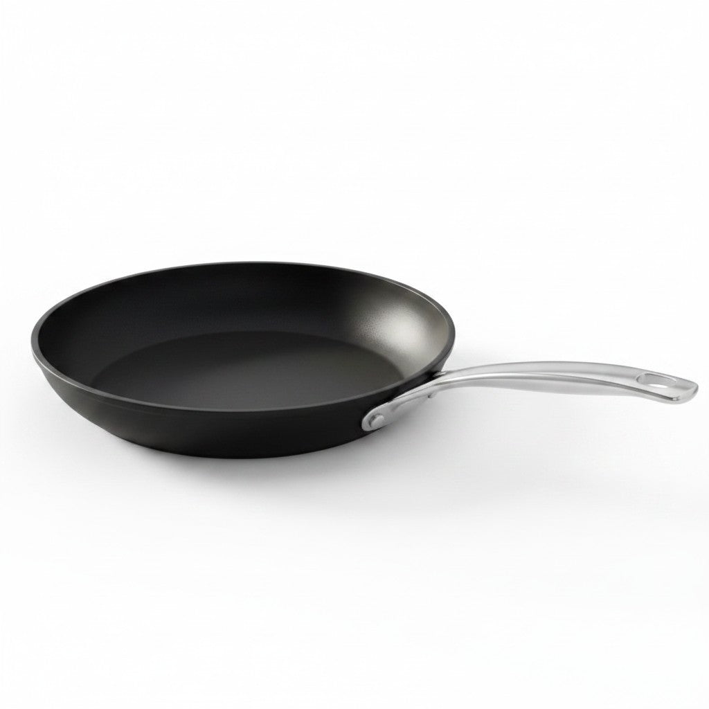 whb-superb LE CREUSET Aluminium-Antihaftpfanne 28 cm in Anthrazit mit silbernem Stiel für alle Herdarten