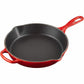 Le Creuset Signature Gusseisen-Bratpfanne 26 cm in Kirschrot von whb-superb mit Hilfsgriff und schwarzer Emaillierung