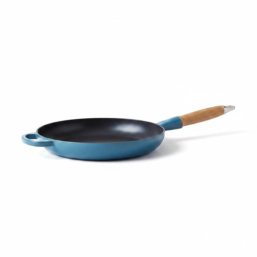 Le Creuset Signature Gusseisen Bratpfanne 28 cm in Deep Teal mit Holzgriff von whb-superb