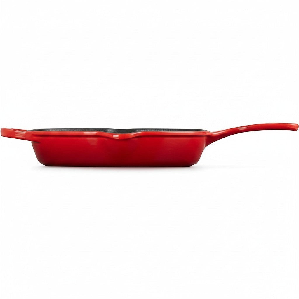 whb-superb Le Creuset Signature Gusseisen-Bratpfanne 26 cm in Kirschrot mit Hilfsgriff für alle Herdarten
