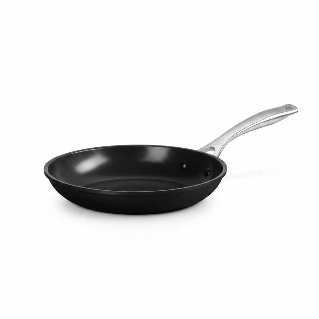 whb-superb Le Creuset Essential Keramik-Bratpfanne in Schwarz mit 20,3 cm Durchmesser und ergonomischem Griff