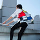 whb-superb LOQI Einkaufstasche mit buntem Mondrian-Muster, getragen von einer Person an einem modernen Gebäude