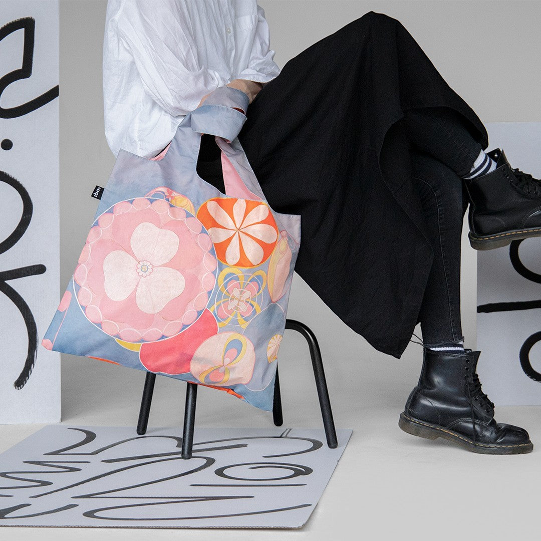 whb-superb LOQI Hilma af Klint Childhood Einkaufstasche aus recyceltem Taft mit buntem Blumenmuster
