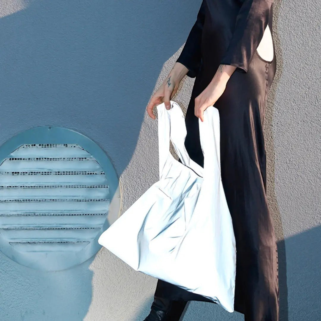 whb-superb LOQI Tragetasche in reflektierendem Silber aus robustem Polyester für hohe Sichtbarkeit und modernen Stil