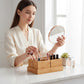 whb-superb modularer Bambus-Organizer mit Make-up-Pinseln und Spiegel auf einem weißen Tisch