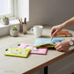 whb-superb Moomin Kosmetiktaschen in Gelb, Rosa und Blau aus recyceltem Material auf einem Holztisch