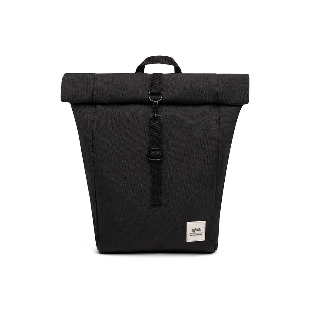 Schwarzer Lefrik Kompakter Rolltop-Rucksack von whb-superb mit Magnetverschluss und minimalistischem Design.
